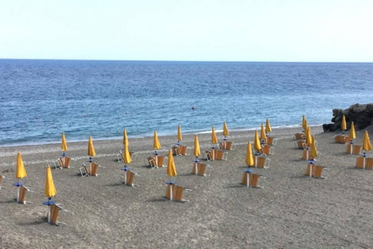 Casa Vacanze Thea Giardini Naxos Ngoại thất bức ảnh